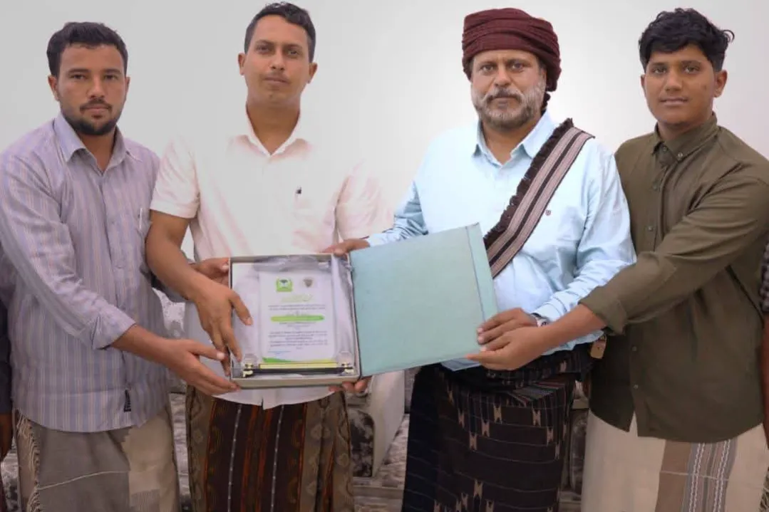 إدارة منتدى طلاب سقطرى الجامعي م/ حضرموت تكرم الشيخ/عيسى سالم بن ياقوت